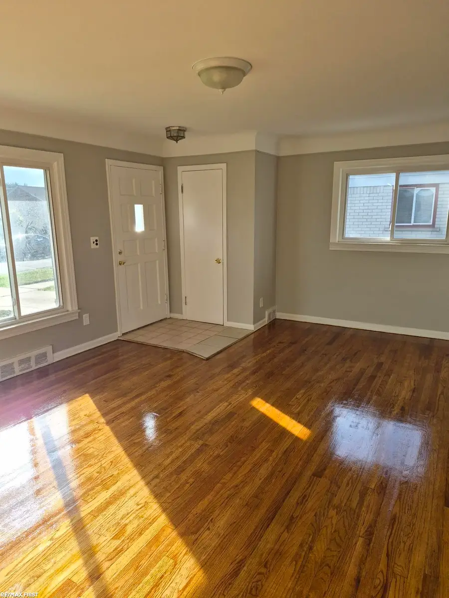 25071 Barbara ST, Roseville, MI 48066 - #2