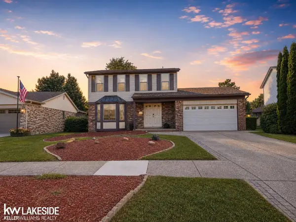 47122 Blueridge DR, Macomb, MI 48044