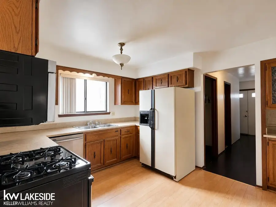 47122 Blueridge DR, Macomb, MI 48044 - #3
