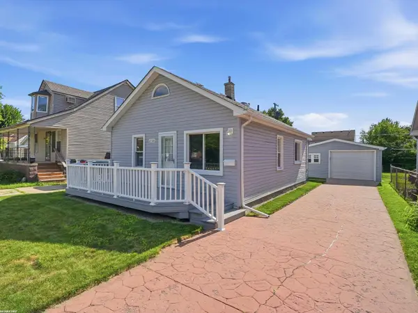 27320 Lawnwood ST, Roseville, MI 48066