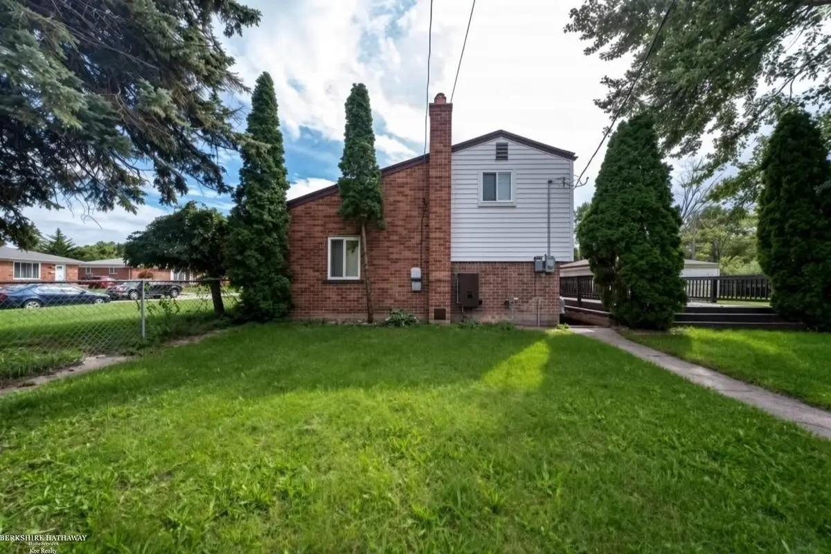 23937 Thomas ST, Warren, MI 48091 - #1