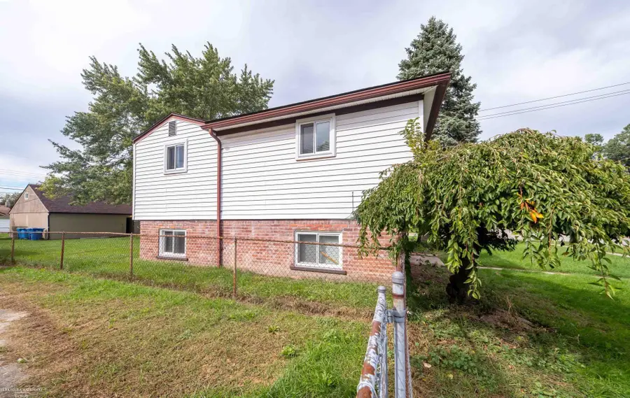 23937 Thomas ST, Warren, MI 48091 - #2