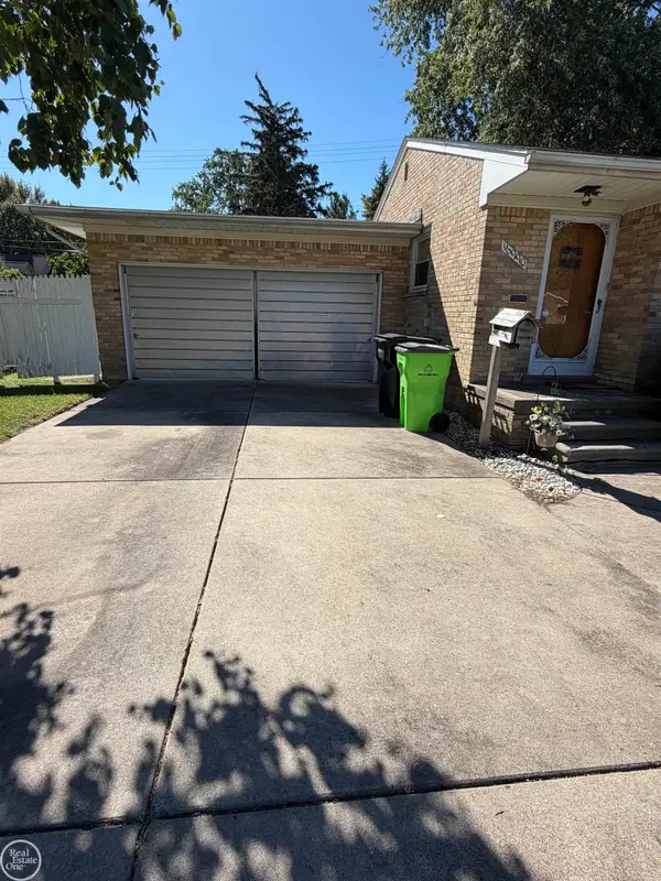 16990 Martin RD, Roseville, MI 48066
