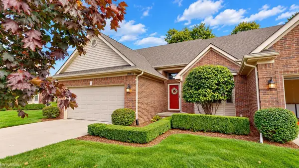 20833 Belclare DR, Macomb, MI 48044