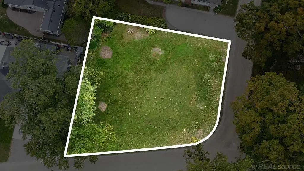 7102 LAKEVIEW DR, Lexington, MI 48450 - #1