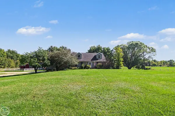 1090 Thayer RD, Groveland, MI 48462