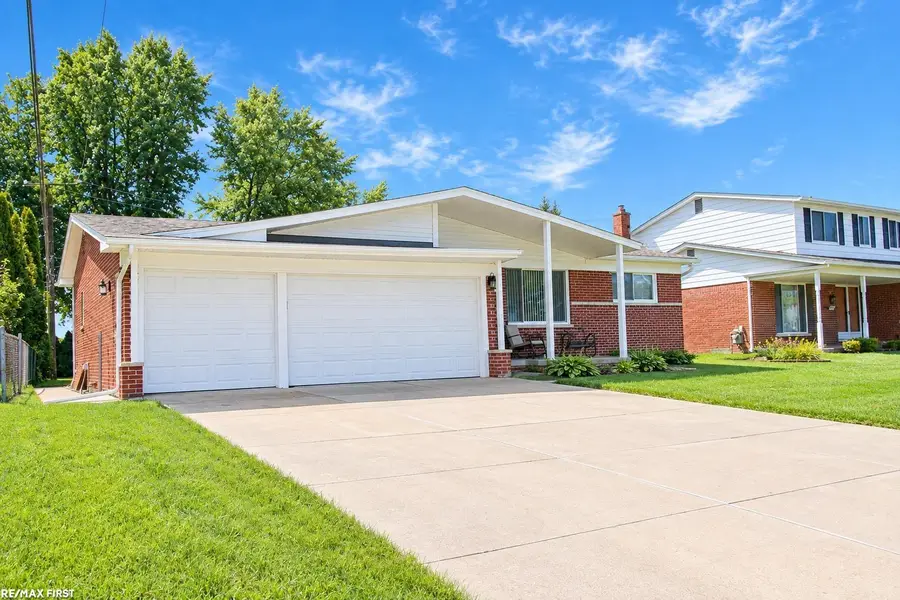 8436 Fairfax DR, Sterling Heights, MI 48312 - #2