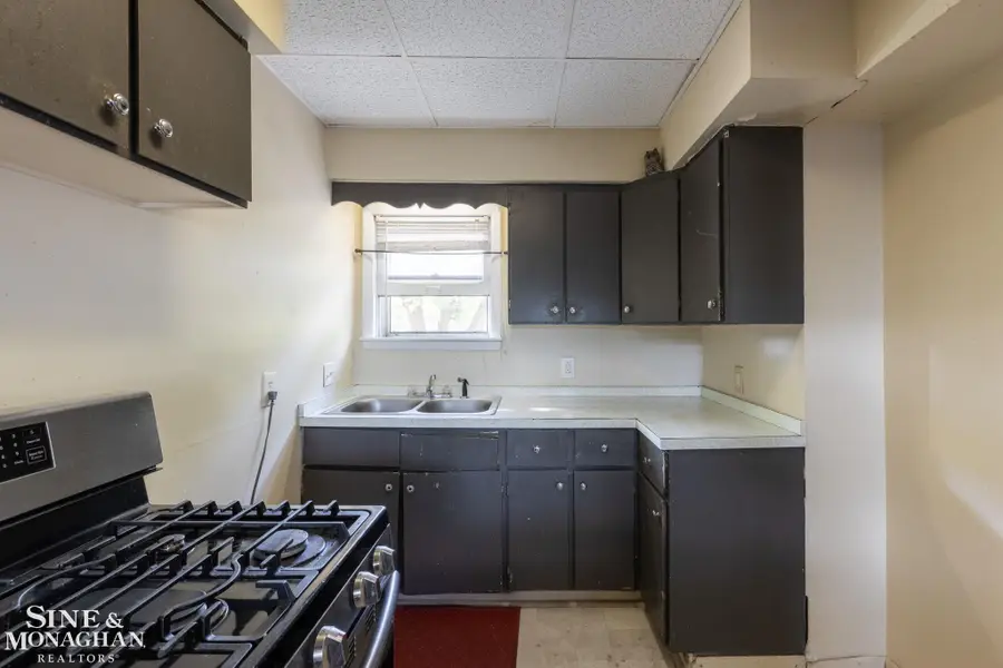 605 12th St ST, Port Huron, MI 48060 - #3