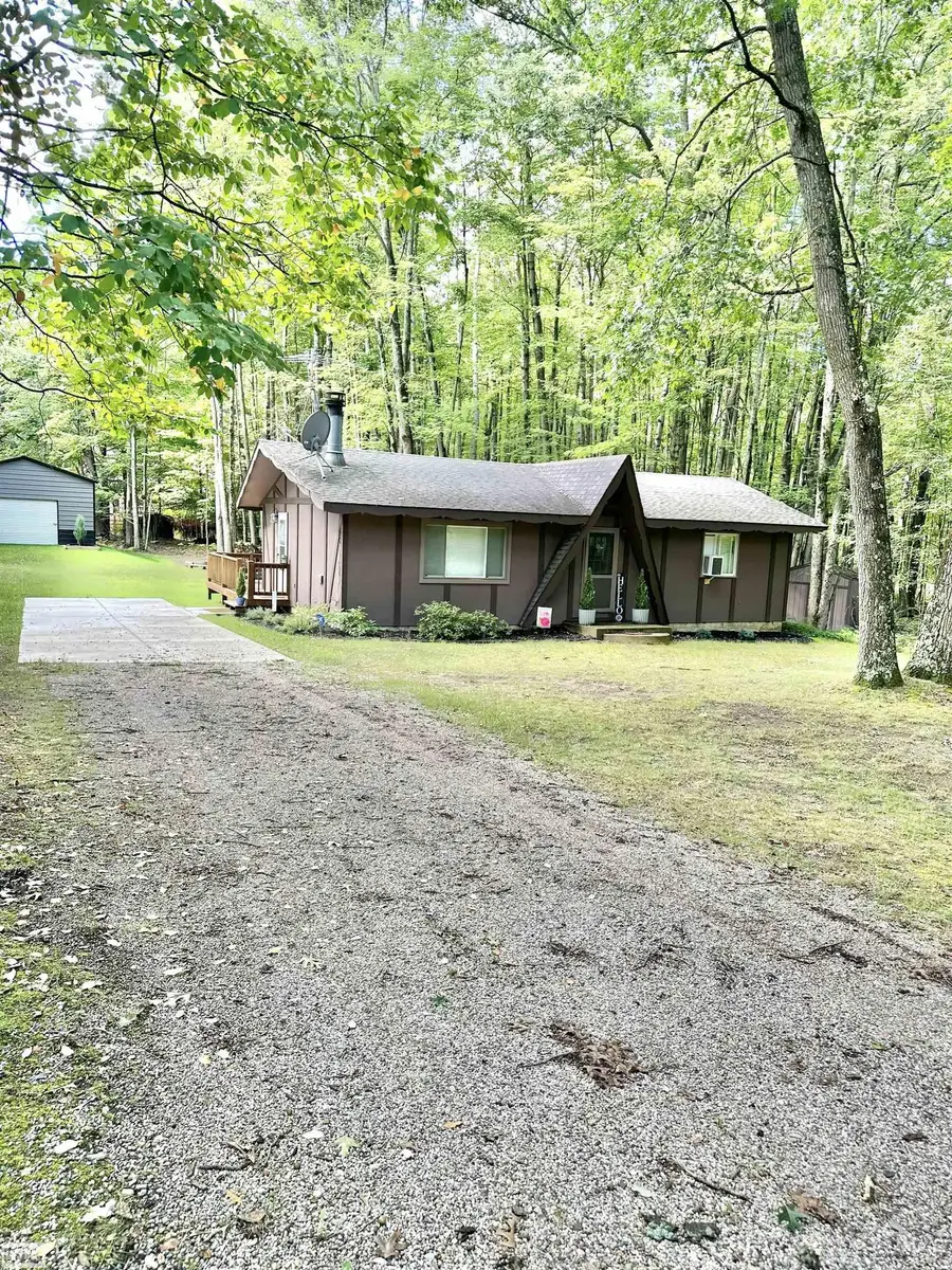 2191 Hemlock LN, Farwell, MI 48622 - #3