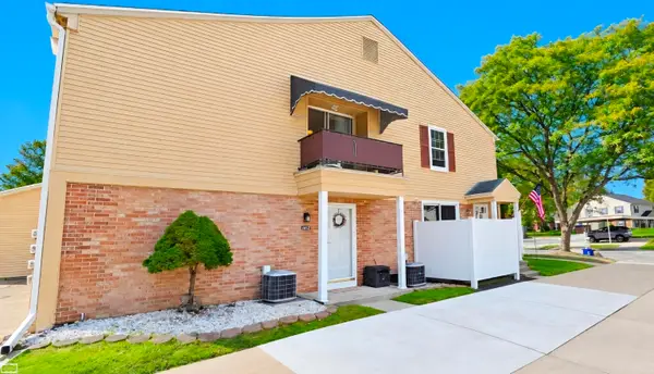 24162 Meadow Bridge, ClintonTownship, MI 48035