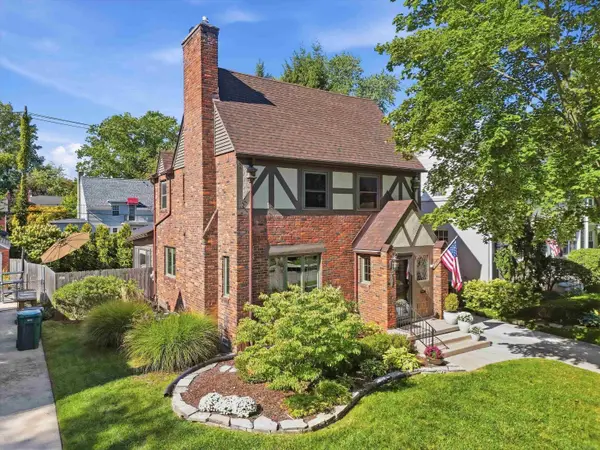 1259 Grayton, GrossePointePark, MI 48230