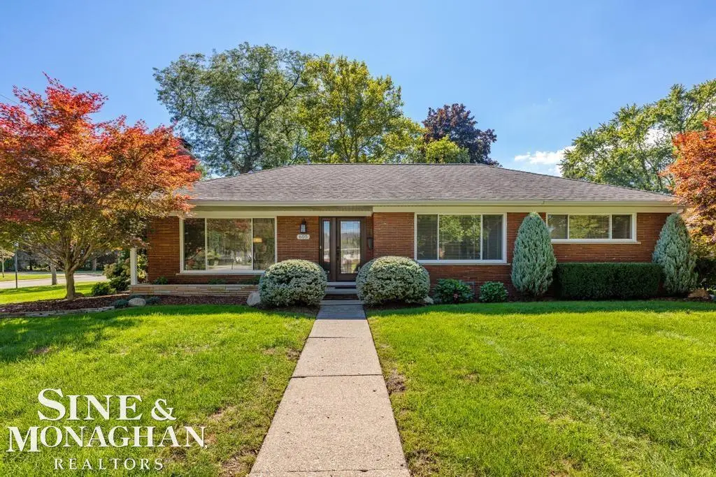 605 Hidden LN, Grosse Pointe Woods, MI 48235 - #1