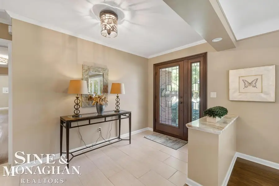 605 Hidden LN, Grosse Pointe Woods, MI 48235 - #3