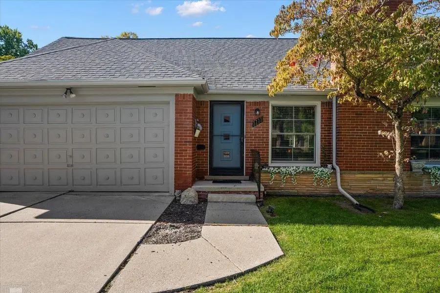 1111 S Renaud RD, Grosse Pointe Woods, MI 48236 - #2