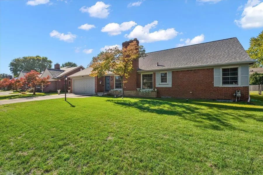 1111 S Renaud RD, Grosse Pointe Woods, MI 48236 - #3