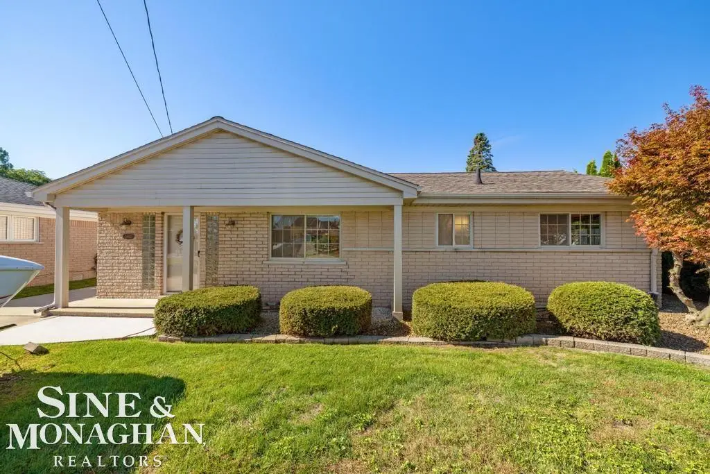 38015 Circle DR, Harrison Township, MI 48045 - #1