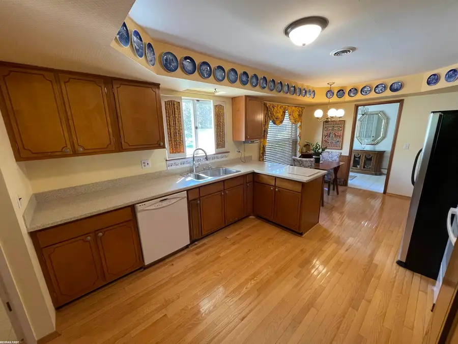 37431 Tall Oak DR, Clinton Township, MI 48036 - #3