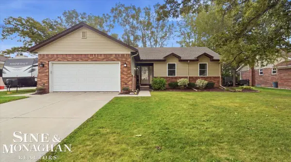 1851 Drawbridge CT, Marysville, MI 48040