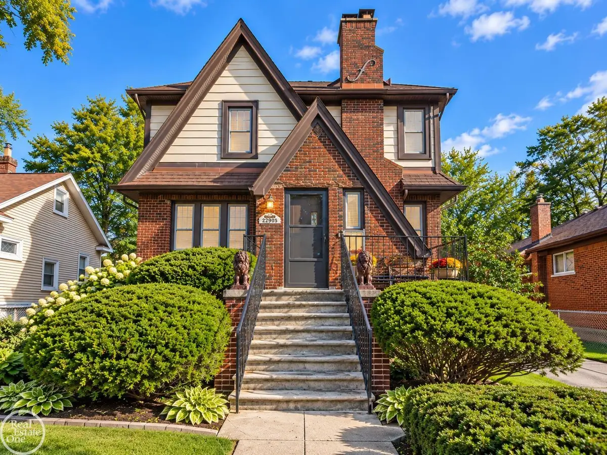22905 Violet ST, Saint Clair Shores, MI 48082 - #1