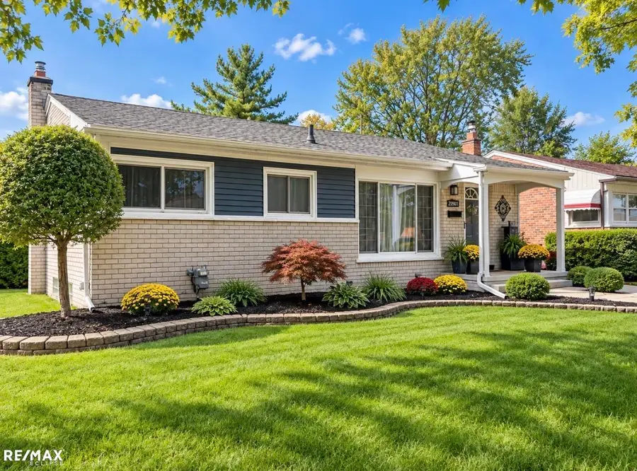 29901 Rosebriar ST, Saint Clair Shores, MI 48082 - #3