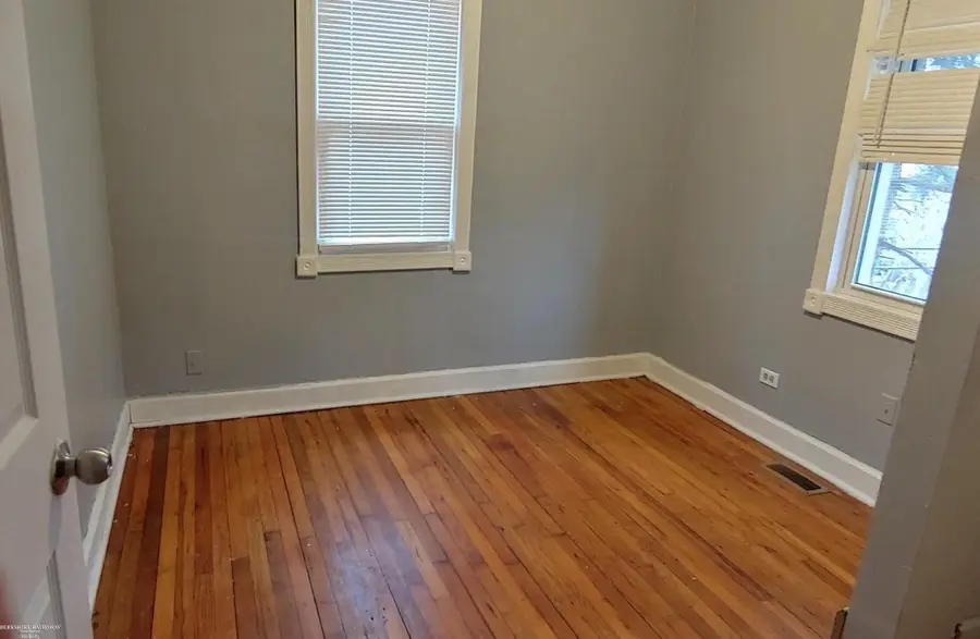 22028 Maple ST, Saint Clair Shores, MI 48081 - #3