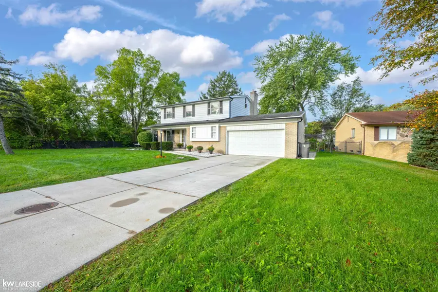 35027 Pappstein DR, Clinton Township, MI 48035 - #2