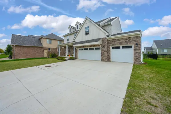 52409 Monaco DR, Macomb, MI 48042