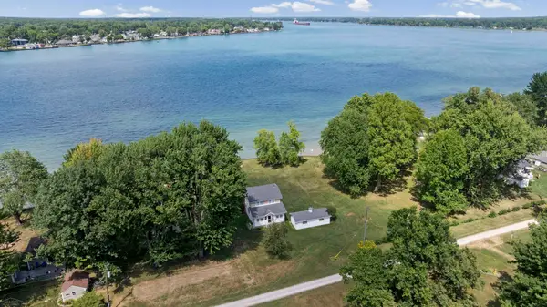 156 N Russell Drive DR, RussellIsland, MI 48001
