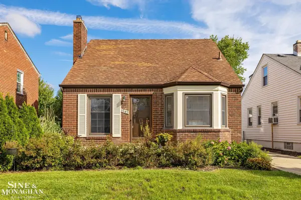 1242 Roslyn, GrossePointeWoods, MI 48236