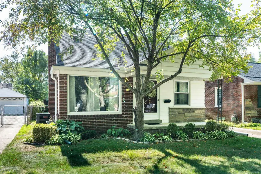 21712 Prestwick AVE, Harper Woods, MI 48225 - #2
