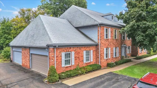1625 Huntington PARK, RochesterHills, MI 48309