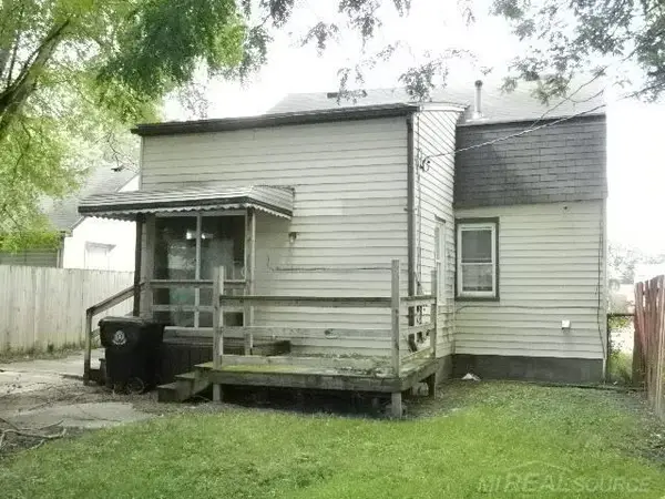 28098 Maple ST, Roseville, MI 48066