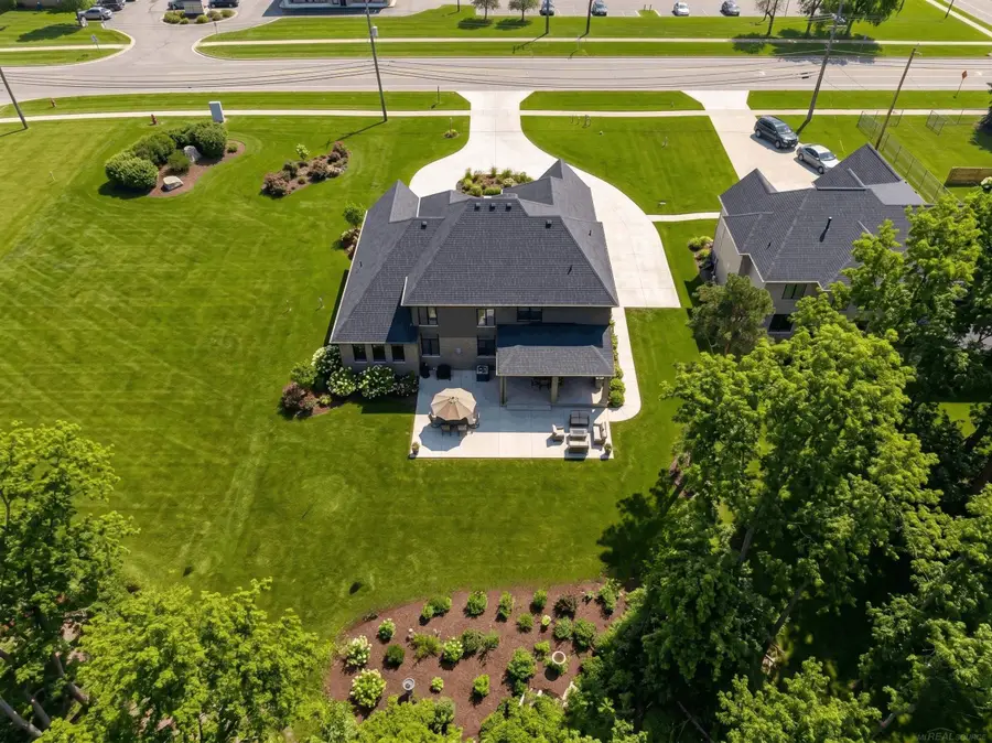 1055 E Avon RD, Rochester Hills, MI 48307 - #2