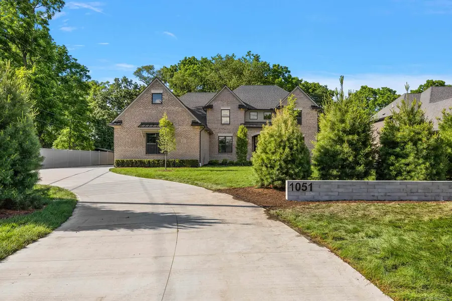 1051 E Avon RD, Rochester Hills, MI 48307 - #2