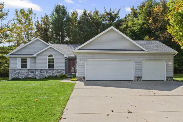 6460 Whisper Ridge CT, Burton, MI 48509