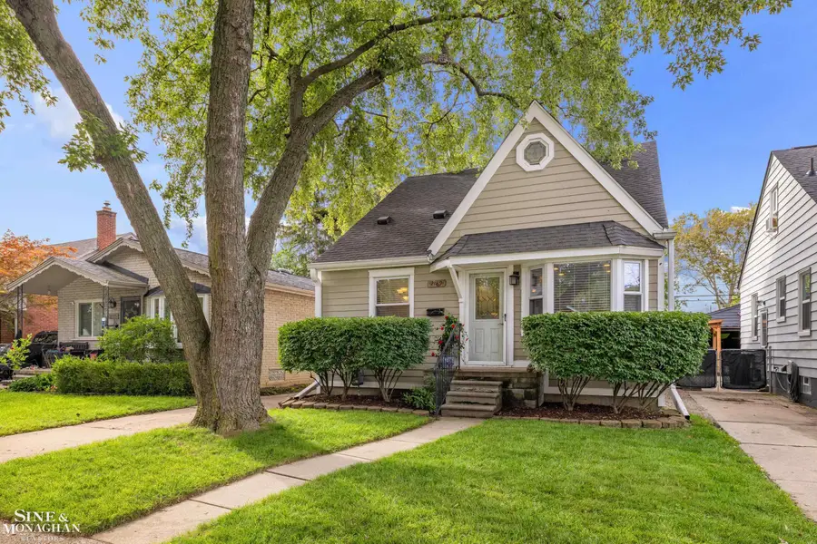 2189 Hollywood AVE, Grosse Pointe Woods, MI 48236 - #2