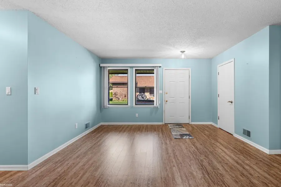 22731 Garfield ST, Saint Clair Shores, MI 48082 - #3