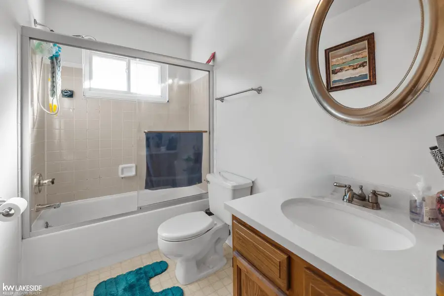 28556 Wexford DR, Warren, MI 48092 - #2