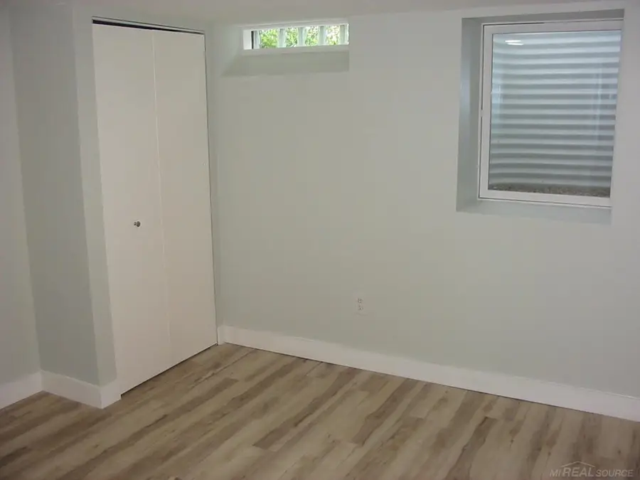 23909 Talbot ST, Saint Clair Shores, MI 48082 - #2