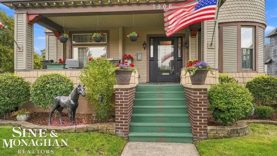 1906 Military ST, Port Huron, MI 48060 - #2