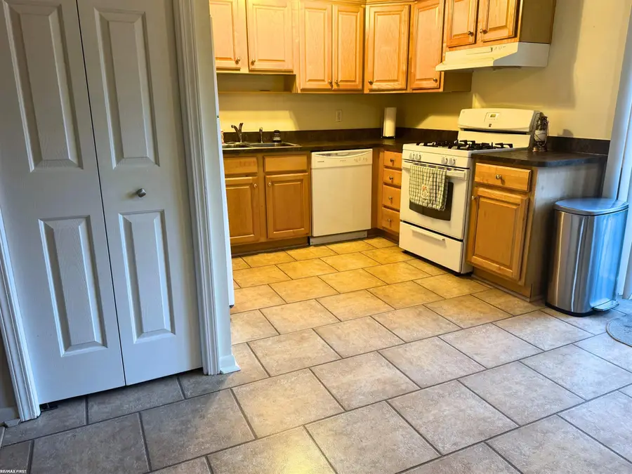 45168 Kensington ST, Utica, MI 48317 - #2
