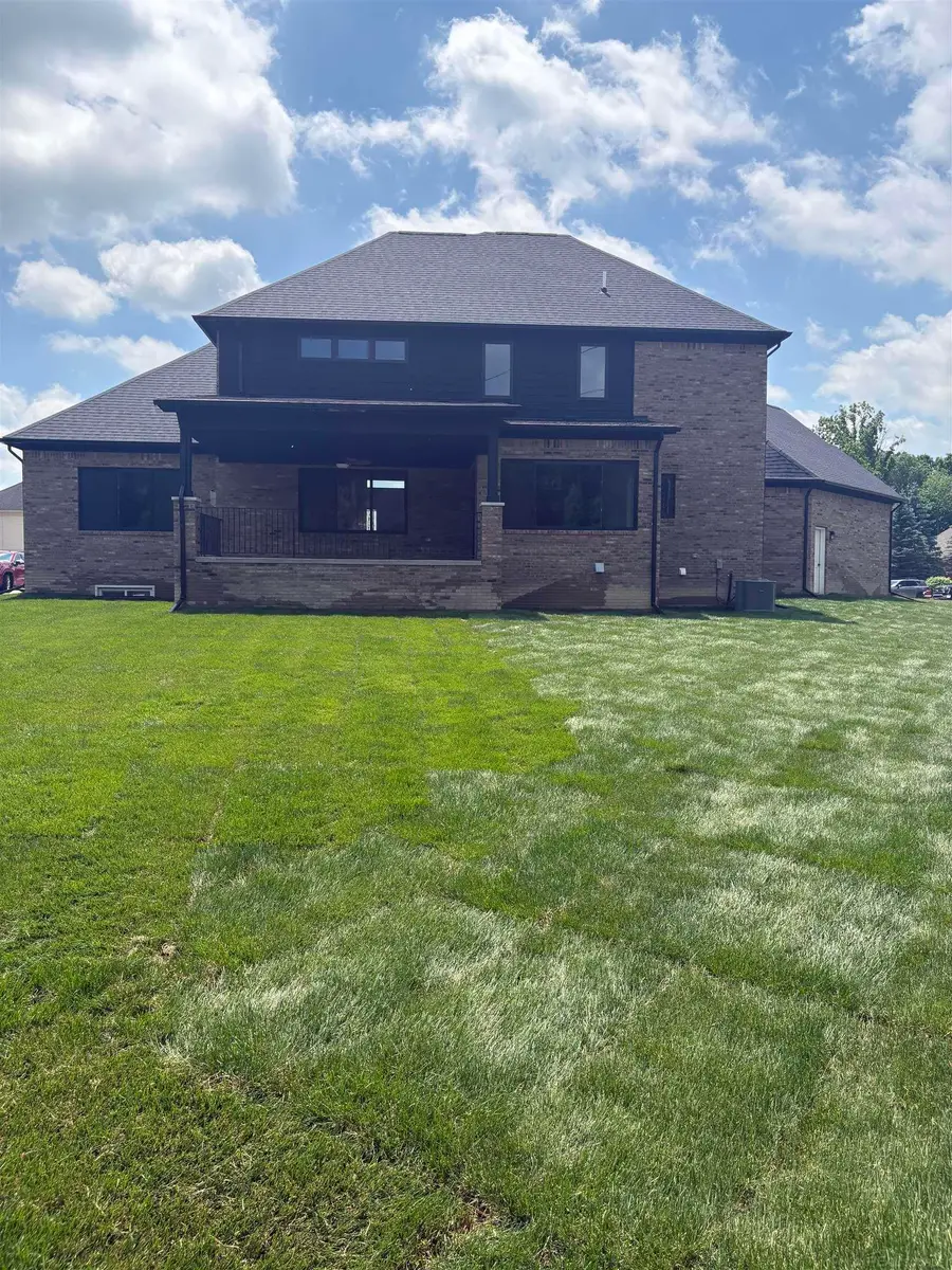 10505 Excalibur DR, Shelby, MI 48315 - #2