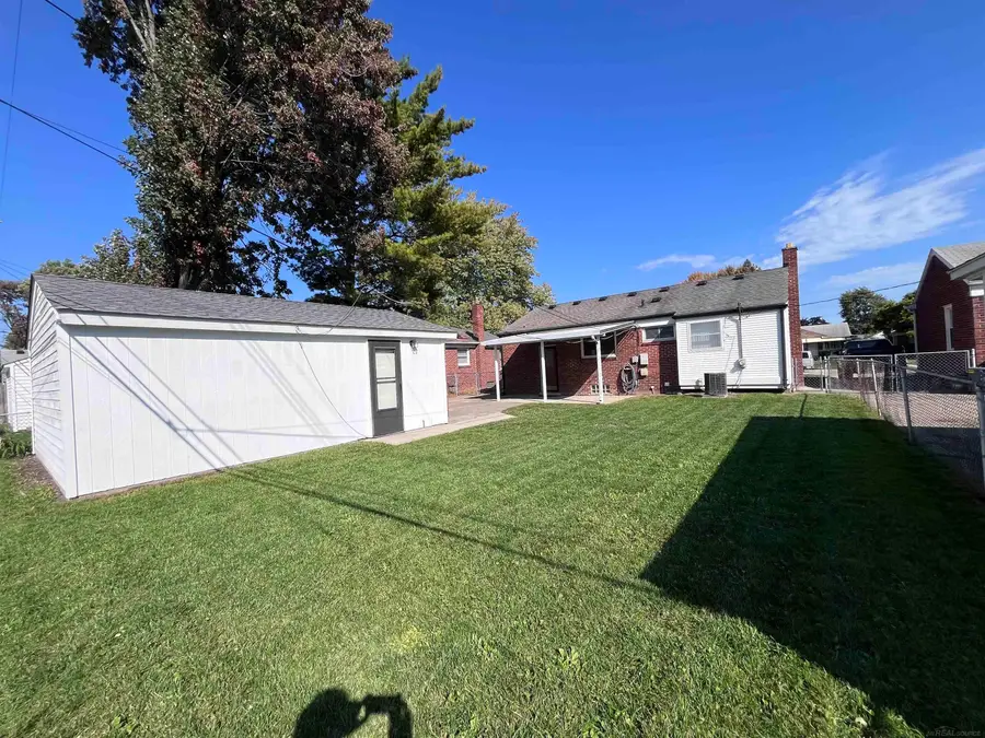 28053 Groveland AVE, Roseville, MI 48066 - #2
