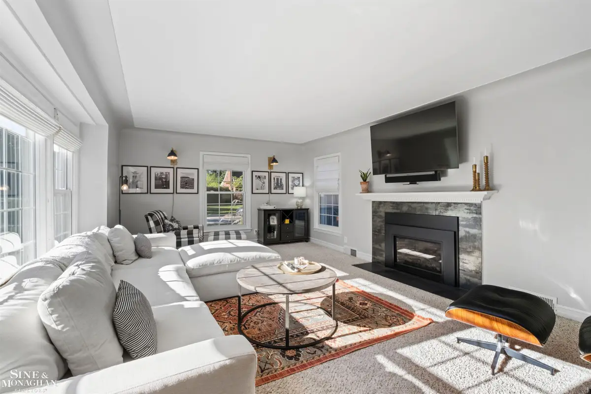 1135 Fairholme RD, Grosse Pointe Woods, MI 48236 - #1