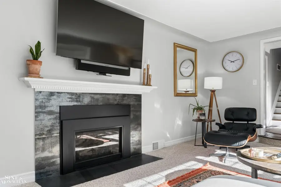 1135 Fairholme RD, Grosse Pointe Woods, MI 48236 - #3
