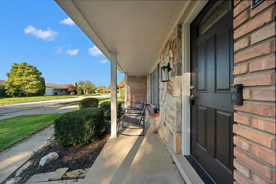 23137 S Rosedale CT, Saint Clair Shores, MI 48080 - #3