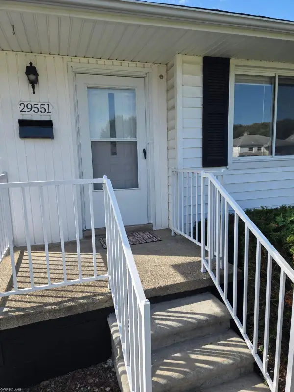29551 Rosemont ST, Roseville, MI 48066