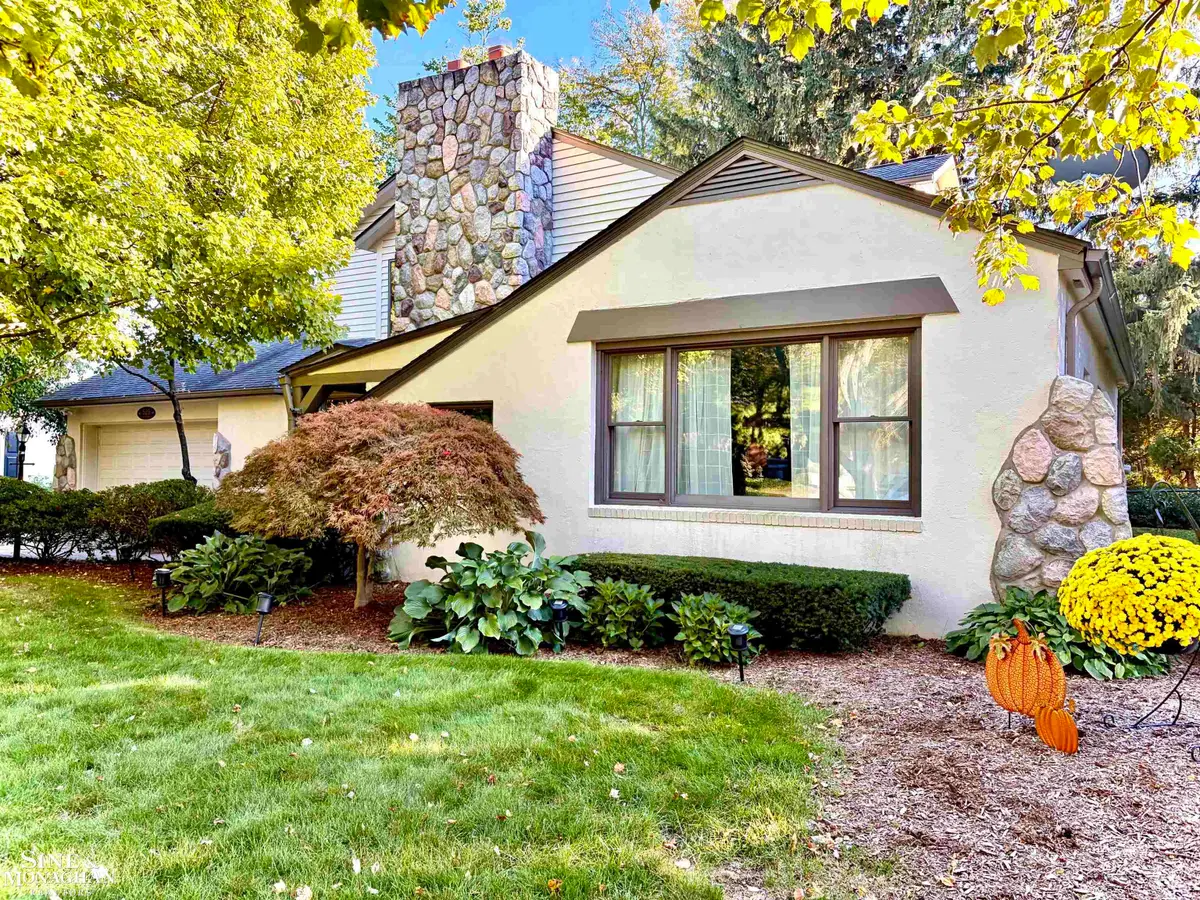 529 Lake Shore LN, Grosse Pointe Woods, MI 48236 - #1