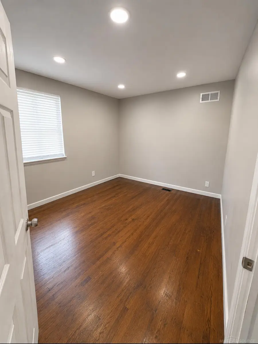 916 Somerset LN, Flint, MI 48503 - #3