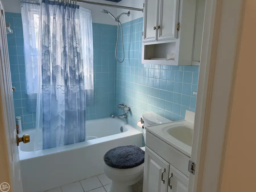 22748 Rosalind AVE, Eastpointe, MI 48021 - #2